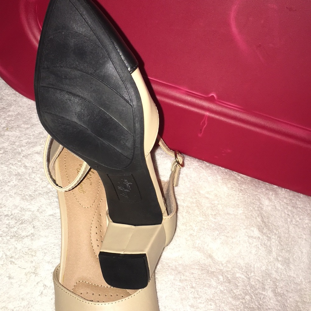 ♥️♥️Women Size 9 NWT Black and Tan Adorable Shoes - Picture 4 of 4